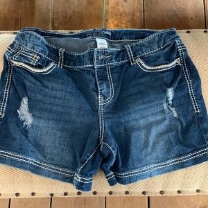 Maurice Distressed Jean Shorts- Size 9/10